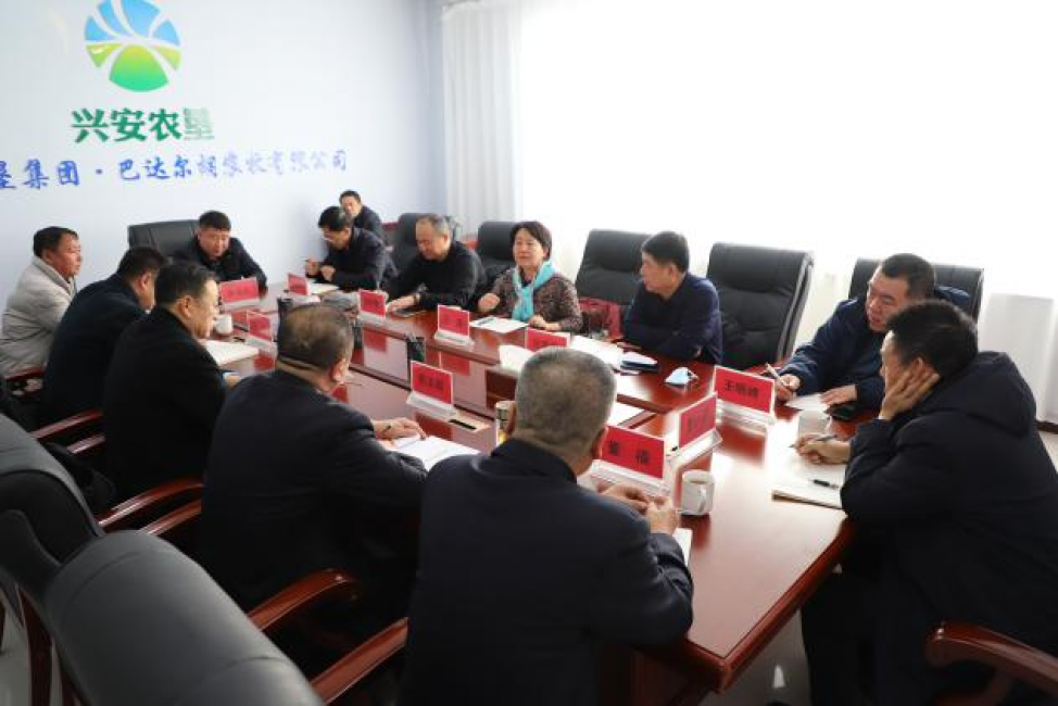 盟政協副主席汪晶一行深入巴達爾胡農場調研
